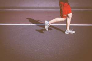 abnehmen mit sport, laufen und plyometrisches training